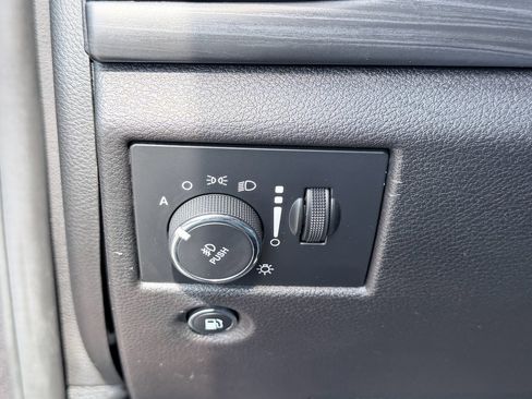 Used 2019 Jeep Grand Cherokee Altitude RWD image 13