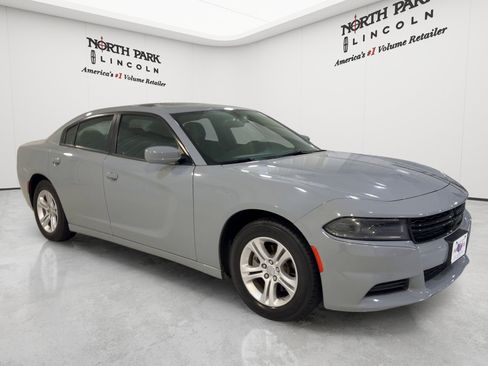 Used 2022 Dodge Charger SXT w/ Leather Interior Group RWD image 7