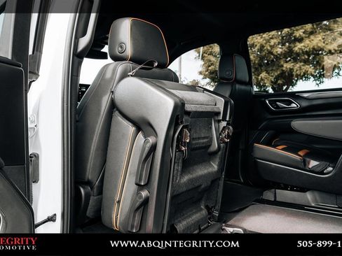 Used 2024 GMC Yukon XL AT4 AWD/4WD image 47