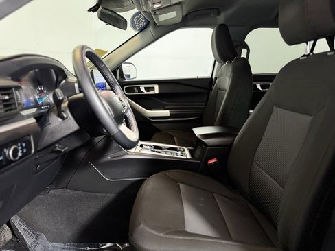Used 2023 Ford Explorer XLT image 12