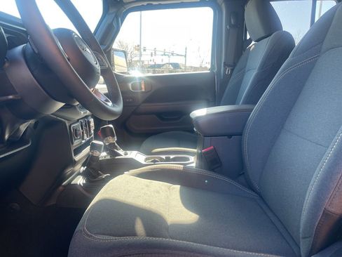Used 2025 Jeep Wrangler Unlimited Sahara AWD/4WD image 14