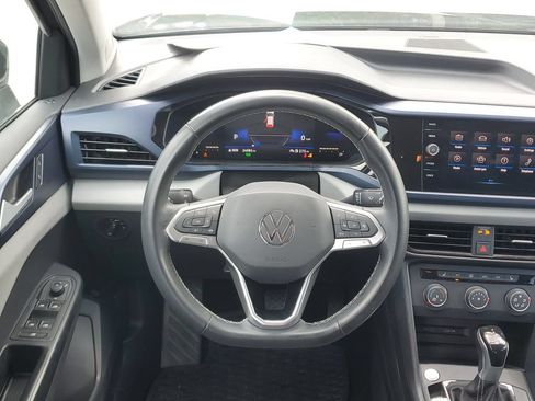 Certified 2022 Volkswagen Taos SE FWD image 19