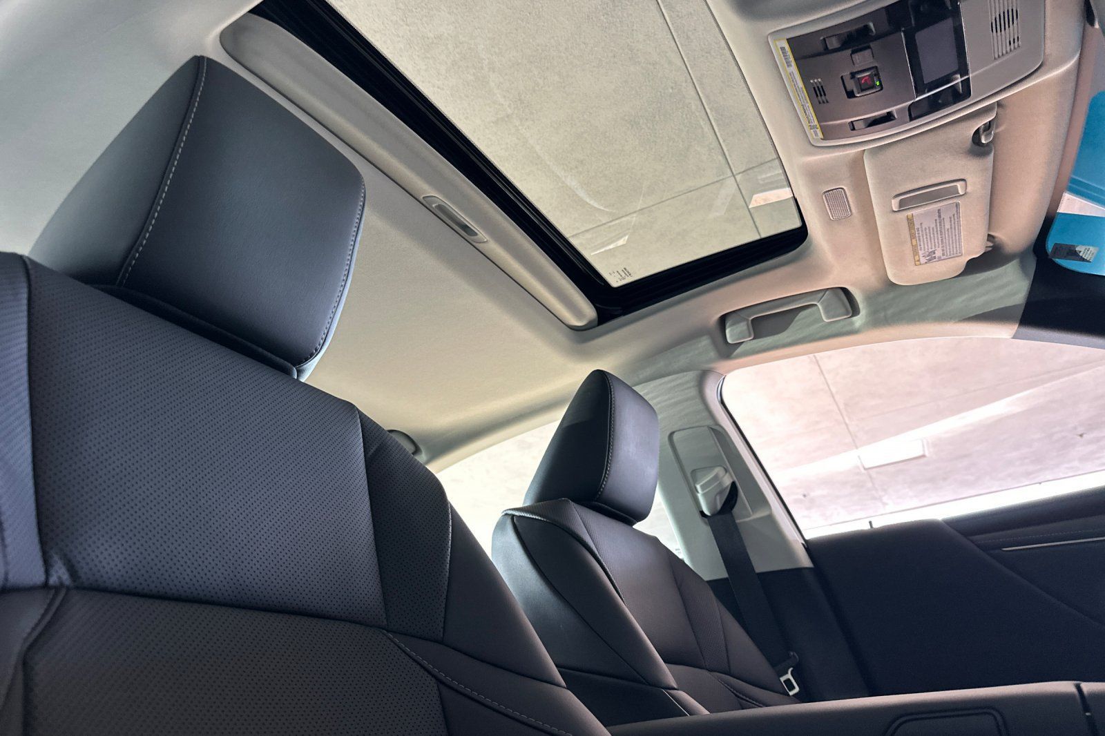 Used 2025 Lexus ES 300h w/ Premium Package FWD image 13