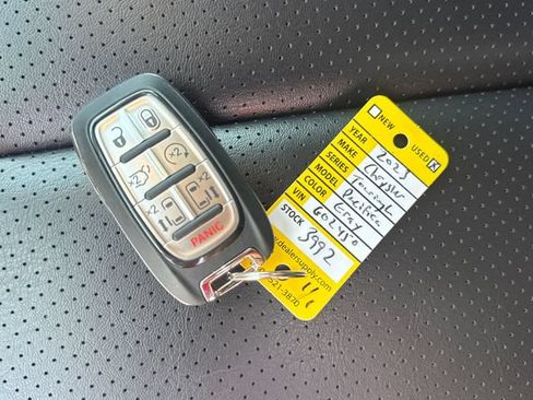 Used 2023 Chrysler Pacifica Touring-L FWD image 27