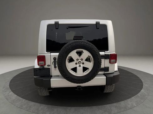 Used 2011 Jeep Wrangler Unlimited Sahara w/ Connectivity Group AWD/4WD image 5