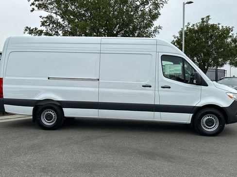 New 2025 Mercedes-Benz Sprinter 2500 image 4