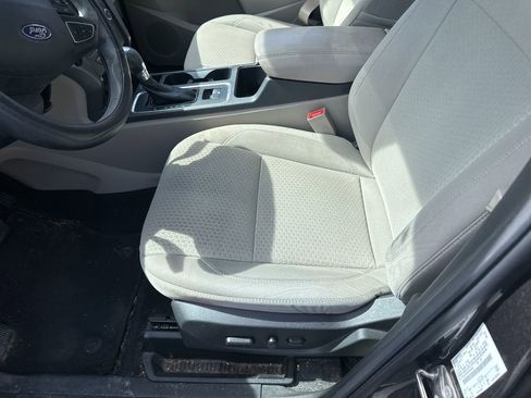 Used 2017 Ford Escape SE w/ Equipment Group 201A image 11