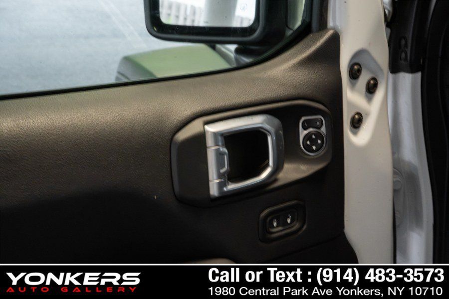 Used 2023 Jeep Wrangler Unlimited Rubicon w/ LED Lighting Group AWD/4WD image 26