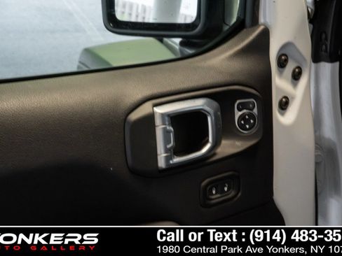 Used 2023 Jeep Wrangler Unlimited Rubicon w/ LED Lighting Group AWD/4WD image 26