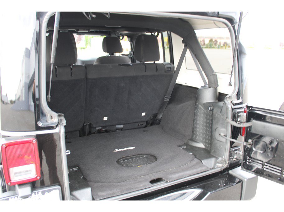 Used 2017 Jeep Wrangler Unlimited Sahara w/ Connectivity Group AWD/4WD image 13