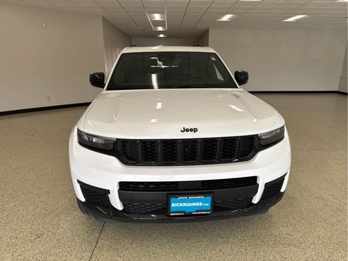 Used 2024 Jeep Grand Cherokee L Altitude image 4