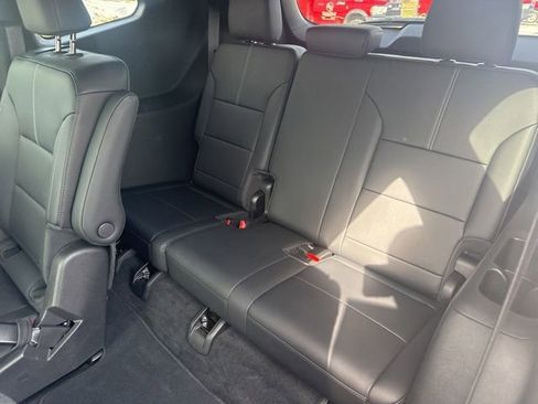 Used 2025 GMC Acadia Elevation w/ Elevation Premium Package image 17