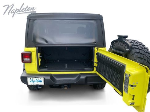Used 2022 Jeep Wrangler Sport AWD/4WD image 18