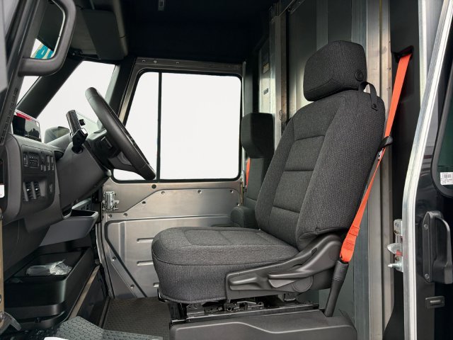 Used 2024 Chevrolet Brightdrop 400 w/ Commercial Equipment Package AWD/4WD image 9
