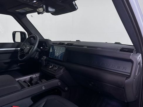 Certified 2025 Land Rover Defender 110 S AWD/4WD image 31