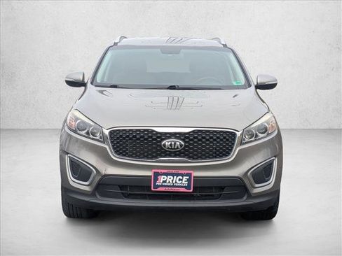 Used 2016 Kia Sorento LX w/ LX Convenience Package image 2