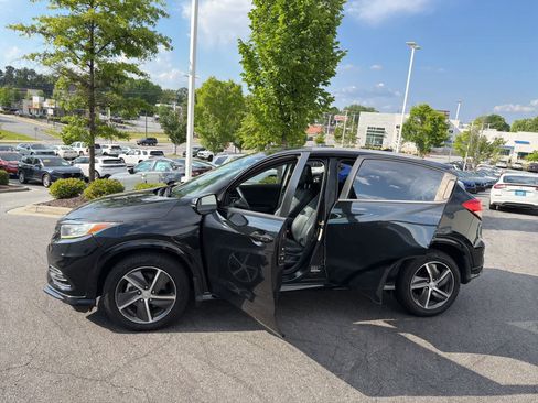 Used 2019 Honda HR-V Touring image 18
