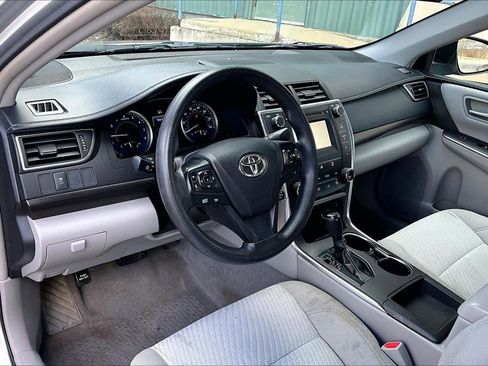 Used 2017 Toyota Camry LE image 18