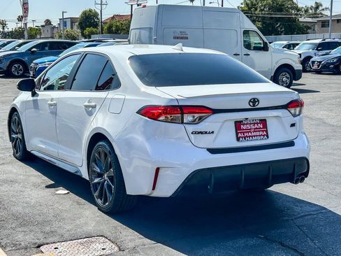 Used 2024 Toyota Corolla SE w/ SE Premium Package FWD image 9