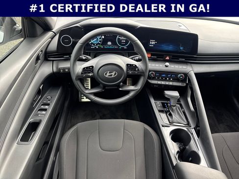 Certified 2025 Hyundai Elantra SEL image 23