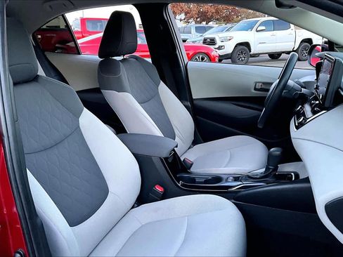 Certified 2022 Toyota Corolla LE image 9