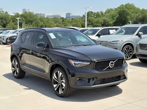New 2025 Volvo XC40 B5 Plus w/ Protection Package Premier image 4