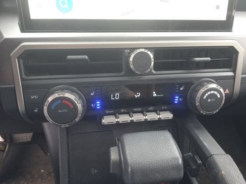 Used 2025 Toyota 4Runner TRD Off-Road Premium AWD/4WD image 20
