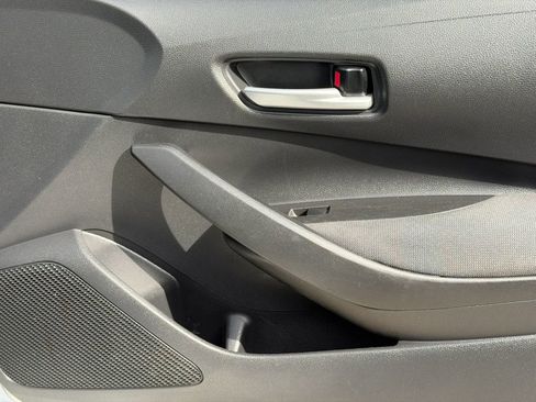 Used 2021 Toyota Corolla LE image 10