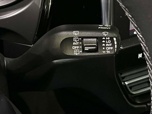 Used 2026 Porsche Macan AWD/4WD image 42