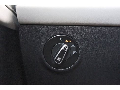 Used 2025 Volkswagen Taos SE image 23