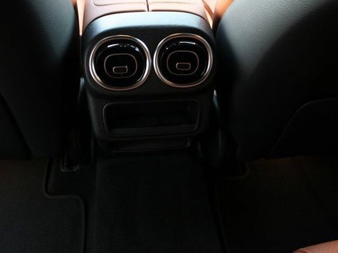 New 2025 Mercedes-Benz GLC 350e 4MATIC image 33