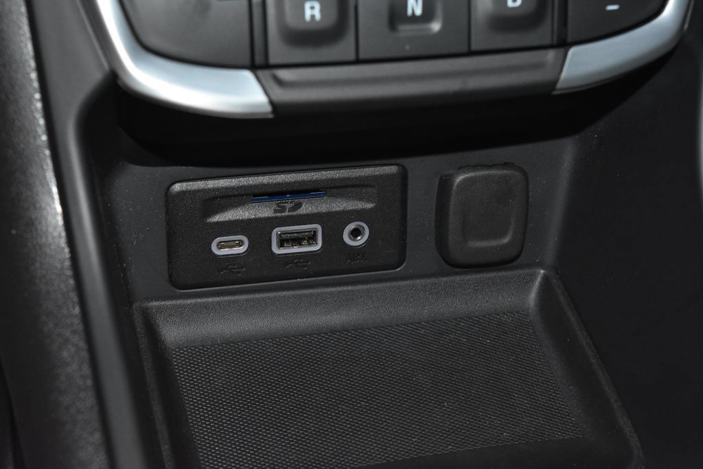 Used 2024 GMC Terrain SLT w/ Tech Package AWD/4WD image 17