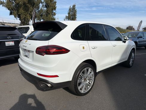 Used 2018 Porsche Cayenne Platinum Edition image 3