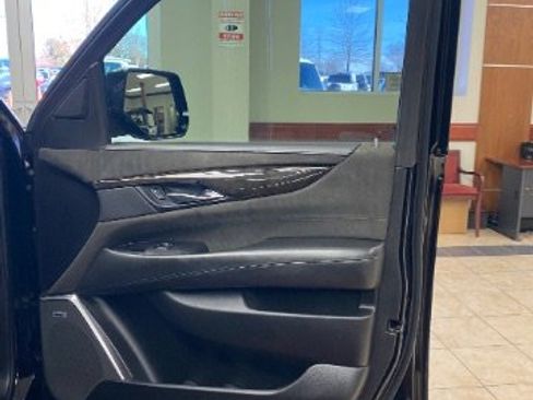 Used 2019 Cadillac Escalade ESV Platinum image 14