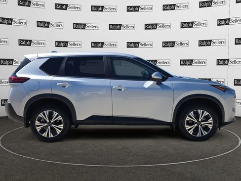 Used 2023 Nissan Rogue SV image 7