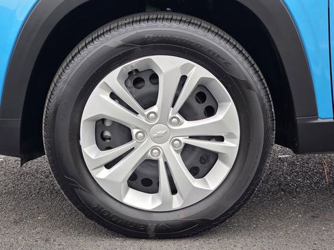 Used 2025 Chevrolet Trax LS image 9