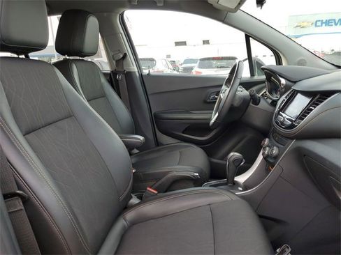 Certified 2022 Chevrolet Trax LT w/ LT Convenience Package image 27