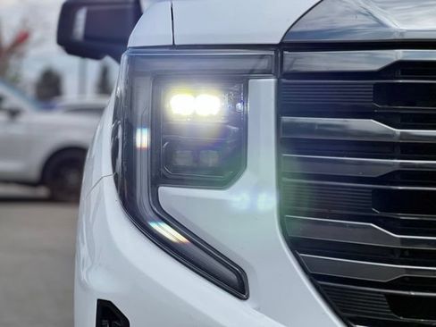 Used 2024 GMC Sierra 1500 AT4 w/ Technology Package AWD/4WD image 12