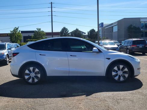 Used 2021 Tesla Model Y Long Range AWD/4WD image 4