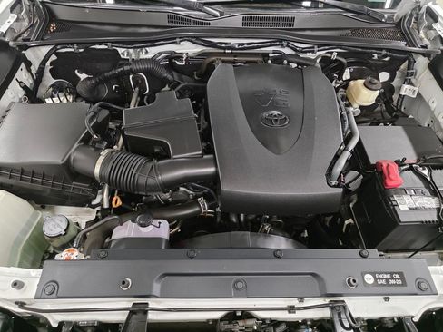 Used 2018 Toyota Tacoma TRD Sport w/ Technology Package AWD/4WD image 52