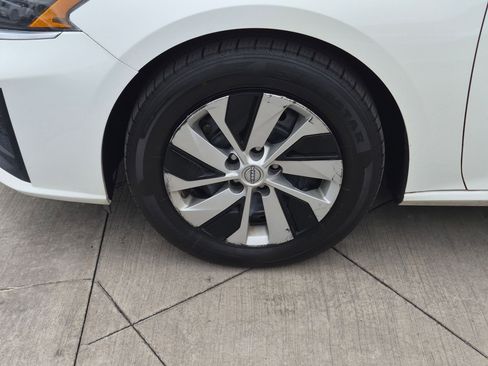 Used 2024 Nissan Altima 2.5 S FWD image 12