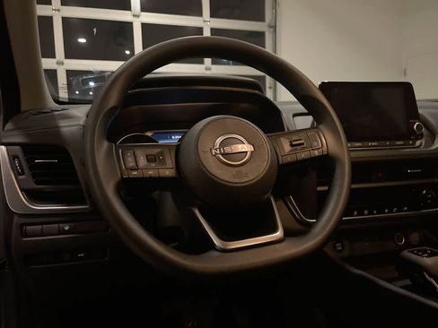 Used 2024 Nissan Rogue SV image 14