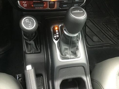 Certified 2024 Jeep Gladiator Mojave w/ Convenience Group image 15