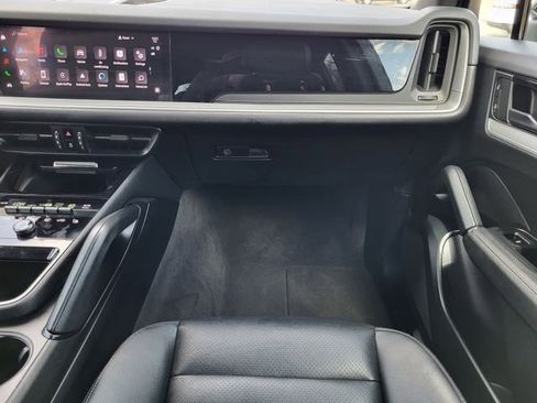 Used 2024 Porsche Cayenne image 27