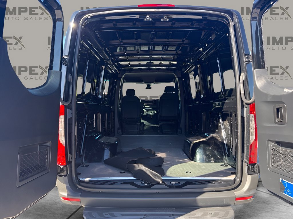 Used 2021 Mercedes-Benz Sprinter 4500 image 23