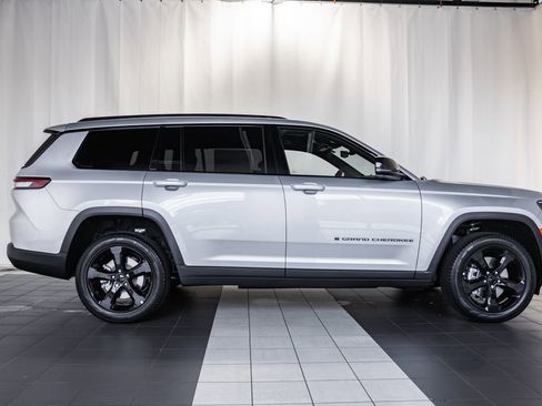 New 2025 Jeep Grand Cherokee L Limited w/ Luxury Tech Group II image 3