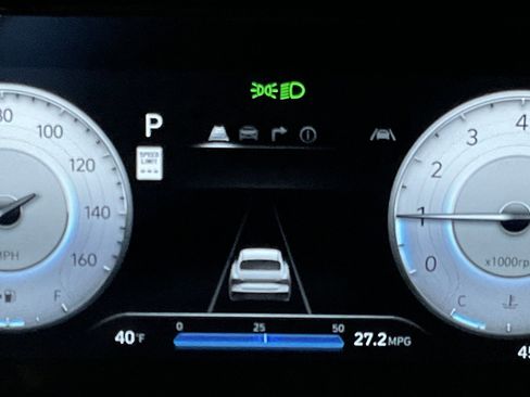 Used 2024 Hyundai Elantra Limited image 15