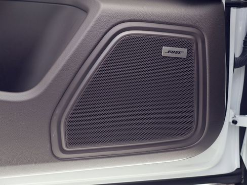 Certified 2025 Porsche Macan image 14