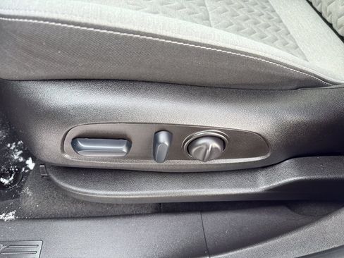 Used 2023 Chevrolet Equinox LS w/ LS Convenience Package image 17