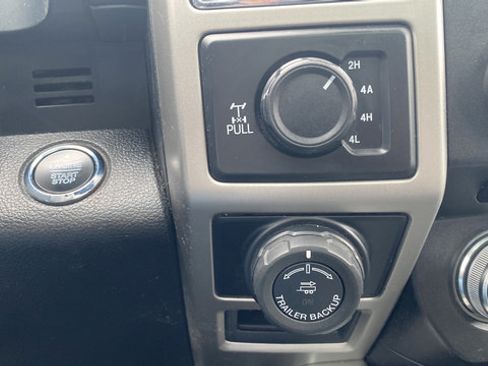 Used 2018 Ford F150 Lariat w/ Equipment Group 502A Luxury AWD/4WD image 21